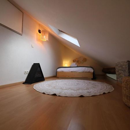Appartement Le p'tit chez soi - cocon sous les toits à Annecy Extérieur photo