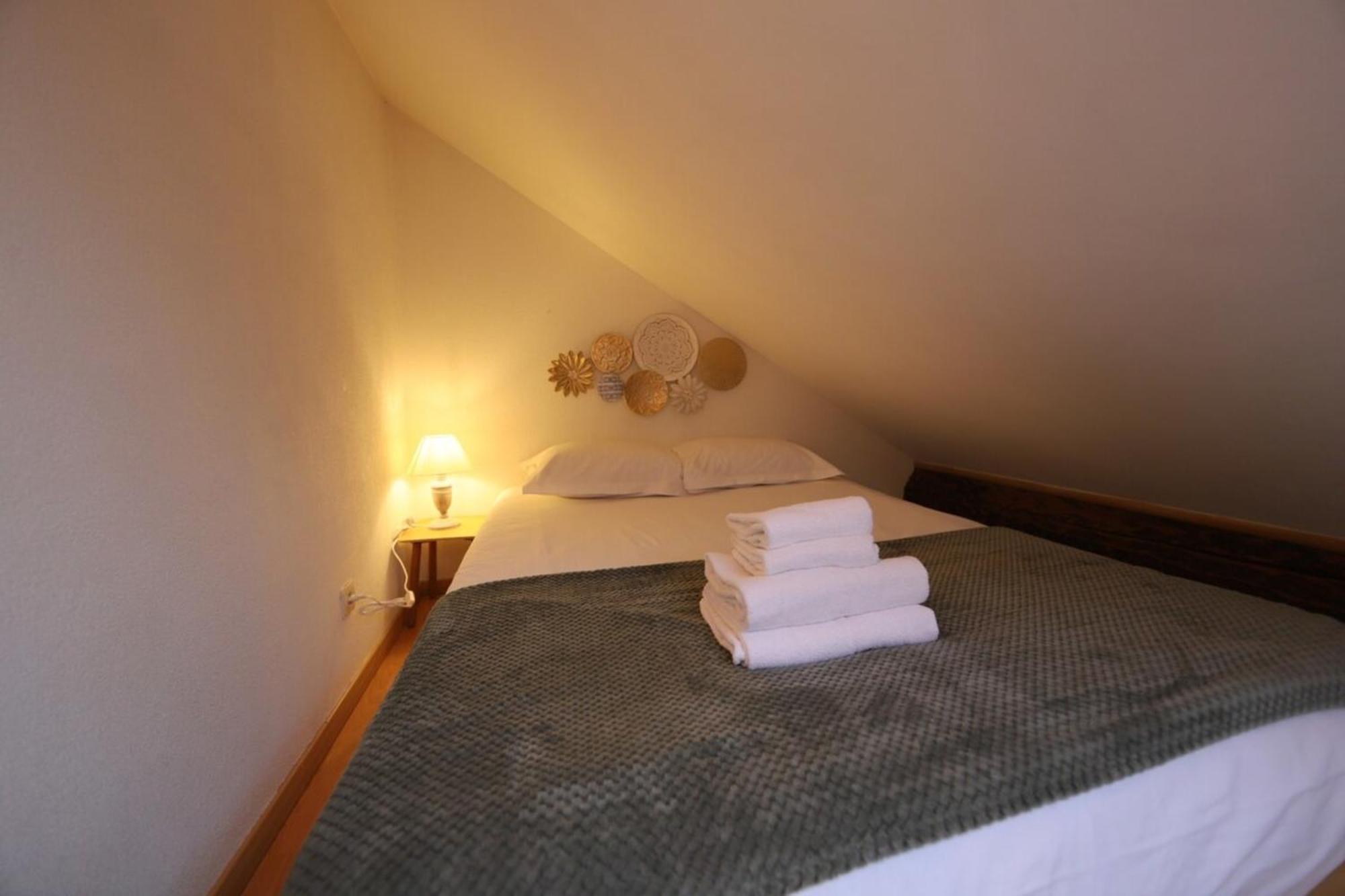 Appartement Le p'tit chez soi - cocon sous les toits à Annecy Extérieur photo