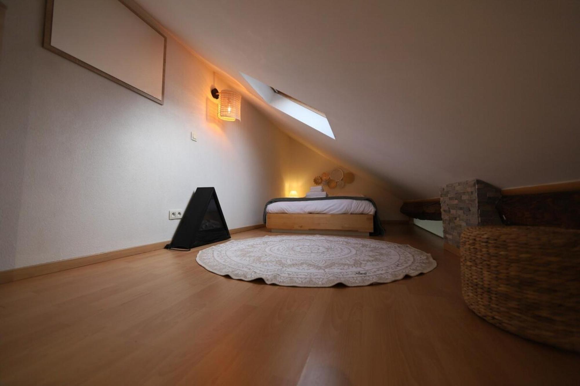 Appartement Le p'tit chez soi - cocon sous les toits à Annecy Extérieur photo